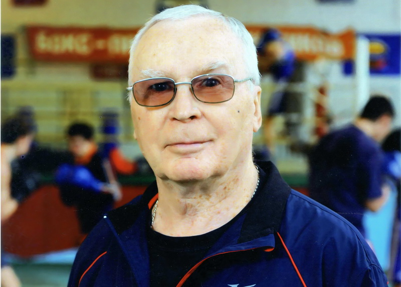 Старейшему боксеру Оренбуржья исполняется 75 лет